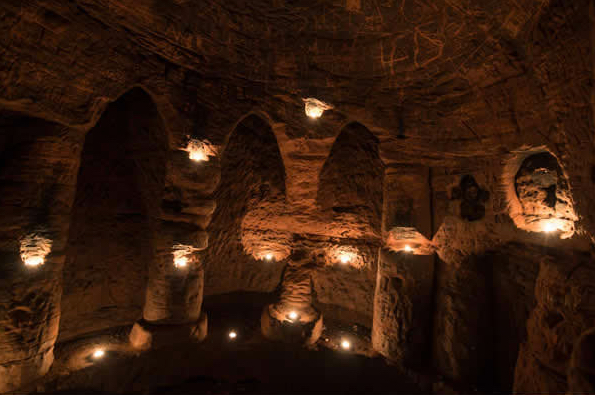 Eine Höhle.