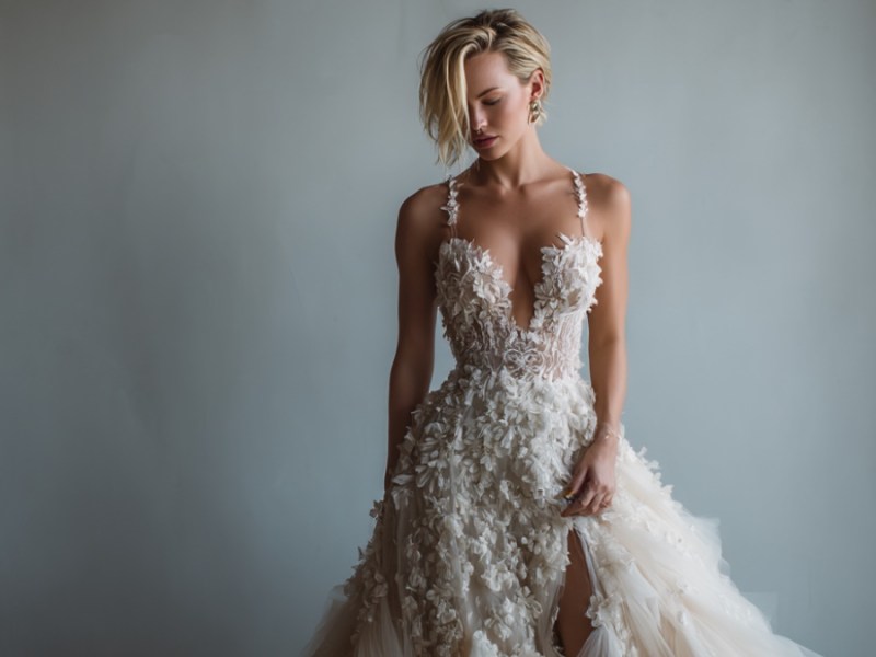 Depressive Soldatin bastelt Brautkleid aus Klopapier