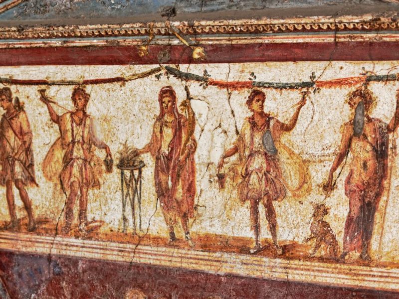 Eine antike Wandmalerei in einem Haus in Pompei.