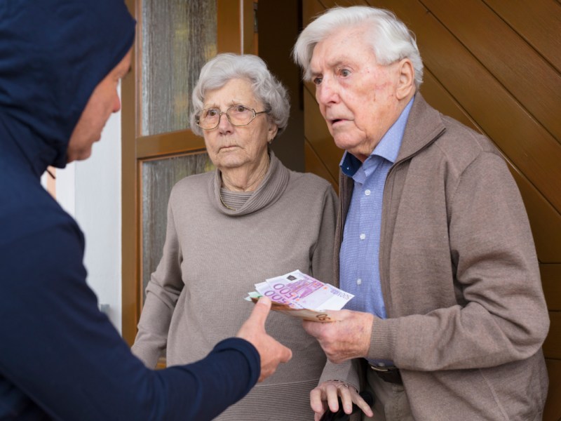 Enkeltrick geht in die Hose: 73-Jährige dreht Spieß um