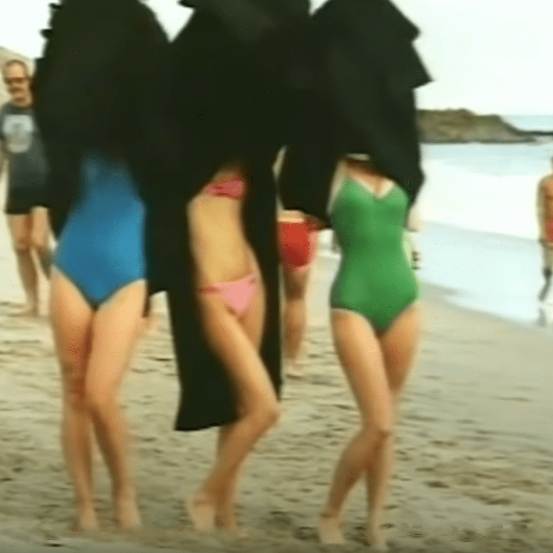 3 Frauen am Strand im Bikini