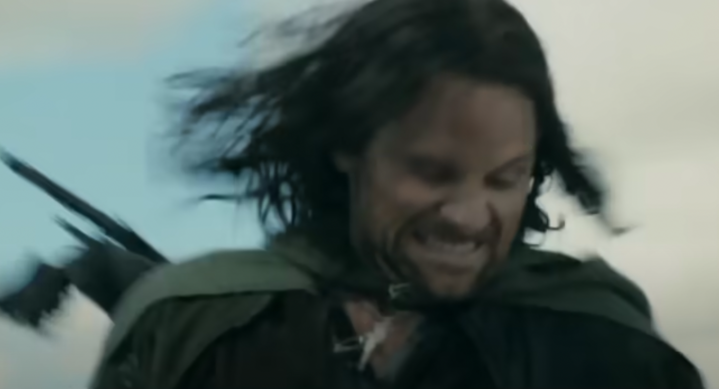 Viggo Mortensen tritt beim Dreh von Der Herr der Ringe einen Helm weg und bricht sich zwei Zehen.