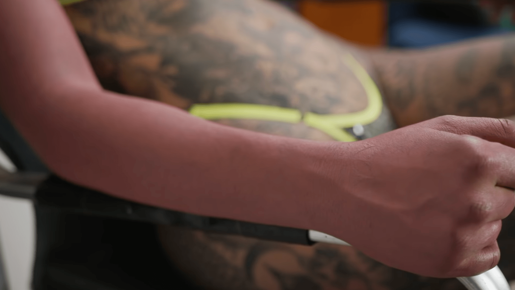 amber-luke-tattoos-volltaetowiert-experiment-ab7-min