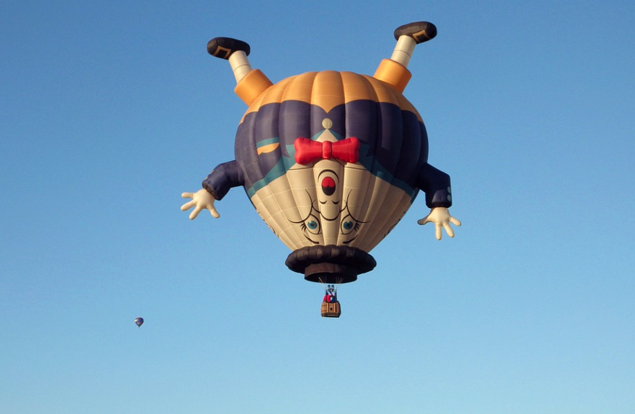 Ein Heißluftballon.